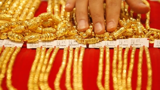 People can buy 10 gram and 100 gram of 22K gold for <span class=