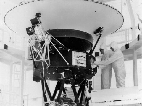 Voyager 2: NASA reaches Voyager 2 with last-ditch 'shout'