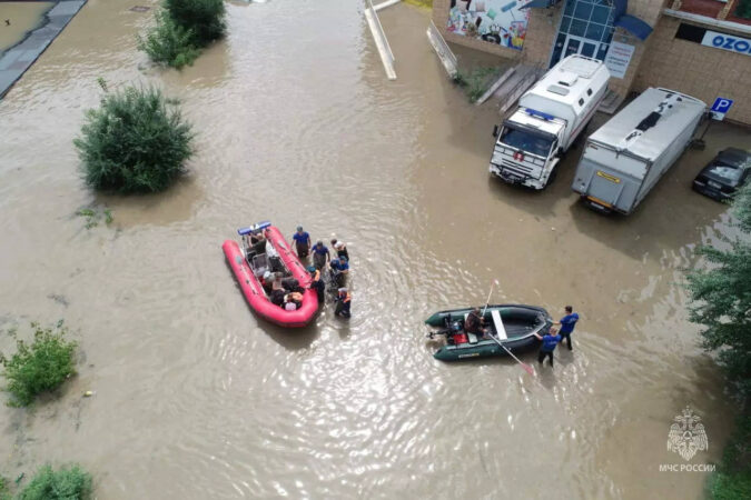 Russia evacuates 2,000 in Far East flooding