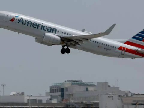 American Airlines: Florida-bound American Airlines flight drops 15,000 feet in 3 minutes