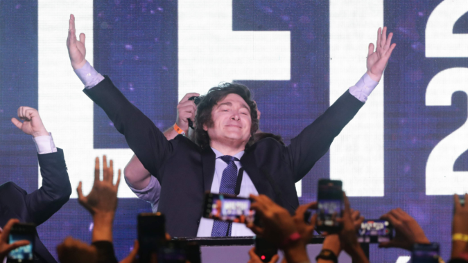 Argentina: Far-right 'rockstar' leads in Argentina's president primary