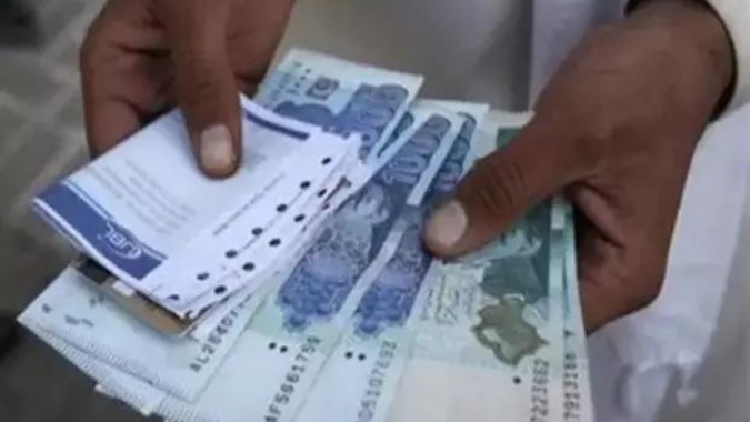 Interbank Mkt: Pakistan rupee drops 1% in interbank market as caretaker govt takes over