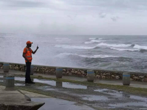 Franklin: Tropical storm Franklin lashes Dominican Republic