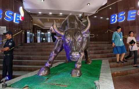 Indian stock markets today: The bull statue at Bombay Stock Exchange (BSE) building, in Mumbai.(PTI)