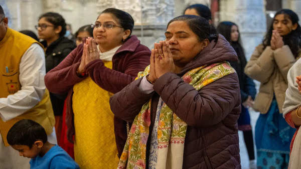 Engrossed in darshan (1)