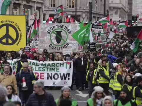 Protesters who climb Britain's war memorials could face jail