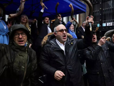 London Jewish community blow shofar horns for Hamas hostages