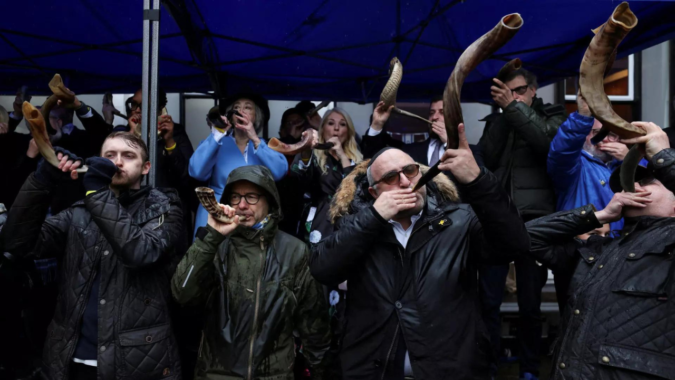 Jewish community in London blow shofar horns for Hamas hostages in Gaza