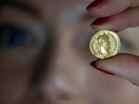 UK couple discovers over 1000 17th-century coins while renovating kitchen