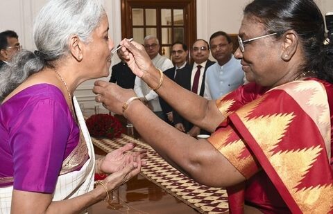 Union Minister of Finance and Corporate Affairs Nirmala Sitharaman called on President Droupadi Murmu at Rashtrapati Bhavan before presenting the Union Budget, in New Delhi. (PTI Photo)(PTI)