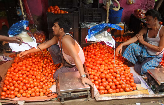 Tomato prices soar to Rs 100 per kg in Delhi markets as rains hit supplies