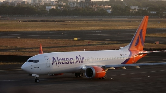 An Akasa Air passenger aircraft taxis on the tarmac at Chhatrapati Shivaji International Airport in Mumbai, India, May 2, 2023. (Francis Mascarenhas/Reuters)