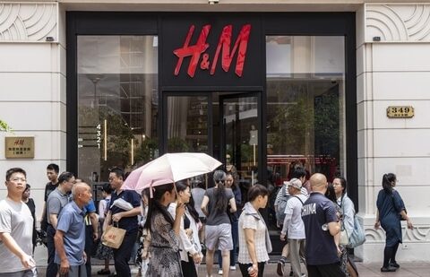 Pedestrians walk past an H&M store on Nanjing Road in Shanghai, China, on Saturday, July 27, 2024 (Qilai Shen/Bloomberg)