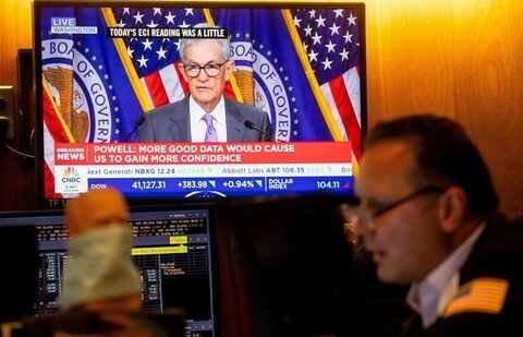 A television station broadcasts Jerome Powell, chairman of the US Federal Reserve, speaking after a Federal Open Market Committee (FOMC) meeting on the floor of the New York Stock Exchange (NYSE) in New York.(Bloomberg)