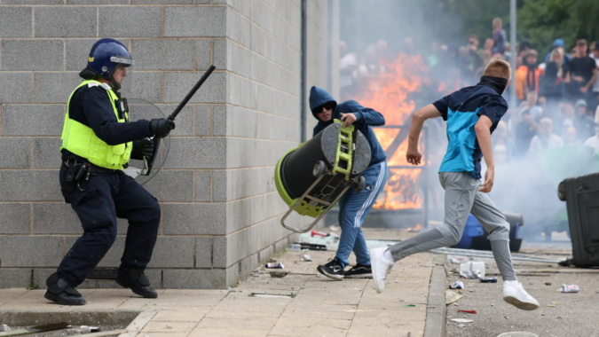 Keir Starmer calls emergency Cobra meeting after violent riots grip UK