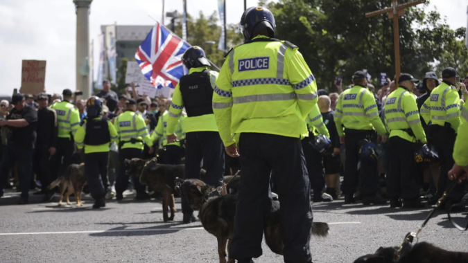 6,000 police at the ready to quell UK riots: Govt