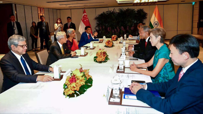 Finance Minister meets Singapore President & PM to accelerate bilateral pact