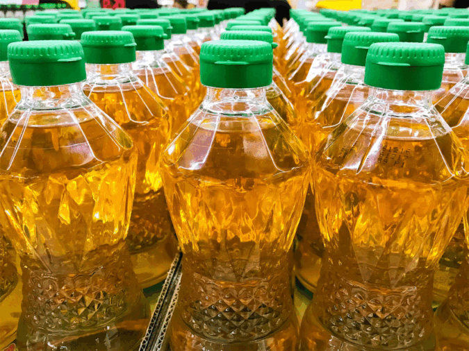 Palm oil dips as India import tax concerns counter weak supply outlook