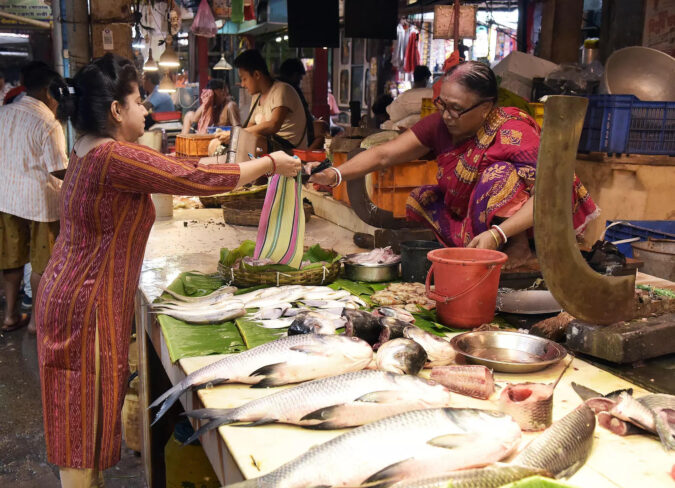 Bangladesh to export 2,420 tonnes of Hilsa fish to India ahead of festive season