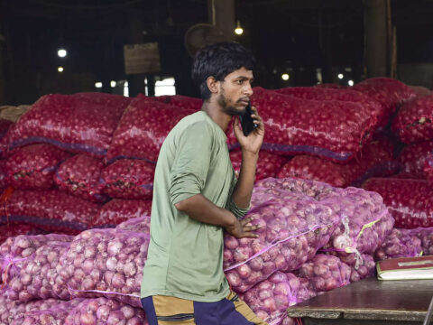 RBI research says onion farmers get 36% of consumers' spend, pitches for futures trading, pvt mandis