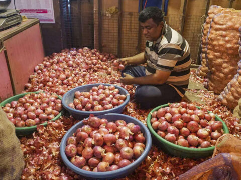 Export demand, rainfall delay, damage keep onion prices firm