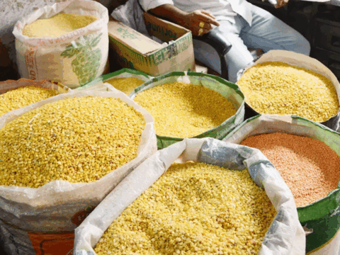 Govt asks retailers to lower price of pulses