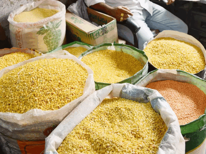 Govt asks retailers to lower price of pulses