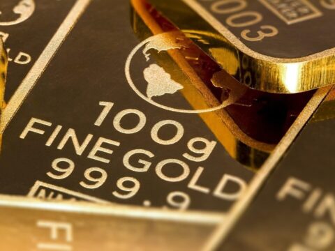 Gold nears record high ahead of US jobs report | Check today's rates
