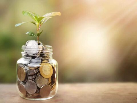 What are dynamic asset allocation mutual funds and how do they work?