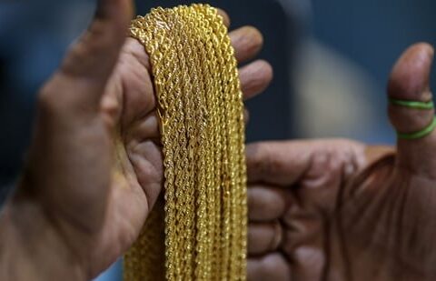Gold necklaces at a Umedmal Tilokchand (U.T) Zaveri jewelry store at Zaveri Bazaar ahead of the festival of Dhanteras in Mumbai, India, on Friday, Oct. 17, 2025 (Bloomberg)