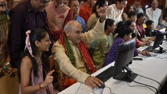The Muhurat Trading session marks an auspicious start to the Hindu New Year and is one of the most anticipated stock market events of the year. (Anshuman Poyrekar/HT)