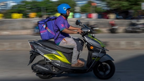 A Zepto delivery partner. Zepto, founded by Aadit Palicha and Kaivalya Vohra, is likely to revisit its IPO plans after the $450-million funding round. (Satish Bate/HT)
