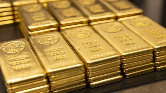 Gold price has risen about 5% so far this week and touched a peak above $4,227 an ounce amid a "US-China trade war" and prospects of an outsized US Fed rate cut. (Bloomberg)