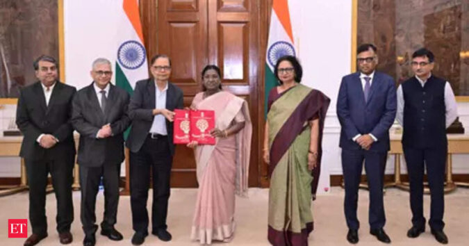 16th Finance Commission submits report to President Droupadi Murmu 16th Finance CommissionSubmits Report to President