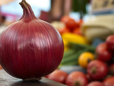 Now, Bangladesh Brings Onion Exporters to Tears