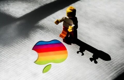 Apple, Google close in on $1-billion/year AI deal to use Gemini for Siri| Business News Apple and Google are finalising a deal that would give Apple access to Google’s technology. (Unsplash)