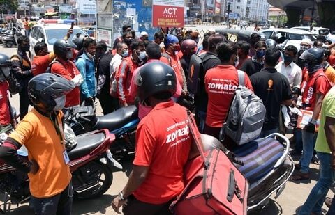 India's new labour codes ensure that the likes of Swiggy and Zomato can no longer view their delivery partners (gig workers) as independent contractors. (HT)
