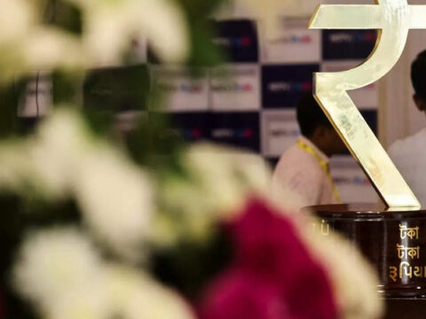 To worry or not? Rupee at 90 debate deepens as PM’s Economic Advisory Council member plays it down ET logo