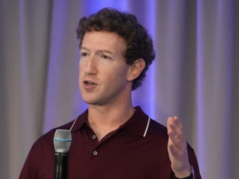 Mark Zuckerberg’s post as Meta poaches Apple’s head of UI design, Alan Dye Mark Zuckerberg’s post as Meta poaches Apple’s head of UI design, Alan Dye