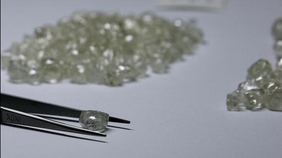 FILE PHOTO: Diamonds are displayed during a visit to the De Beers Global Sightholder Sales (GSS) in Gaborone, Botswana November 24, 2015 (REUTERS)