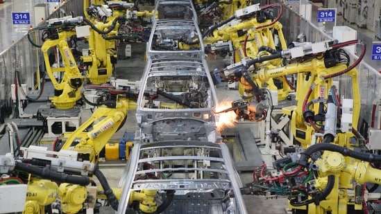 India's industrial output in April-November grew 3.3% as compared to a revised increase of 4.1% a year earlier, according to government data. (Mint Archives)