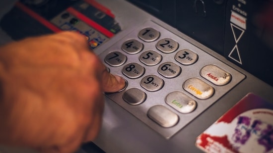 The government is planning to introduce ATMs that can dispense  ₹10,  ₹20 and  ₹50 currency notes and not just  ₹100 and  ₹500 notes. (Unsplash)