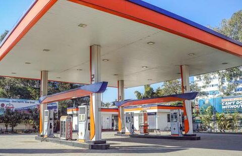 Refiners are currently earning gains of approximately  ₹12 per litre on petrol and  ₹10 per litre on diesel after international crude oil prices slumped, especially since it fell under $70 a barrel in August, according to analysts.l (ANI)