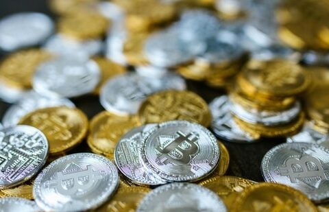 In Mumbai, 24-carat gold was priced at around  ₹1,70,620, while rates in Delhi were slightly higher at about  ₹1,79,010.