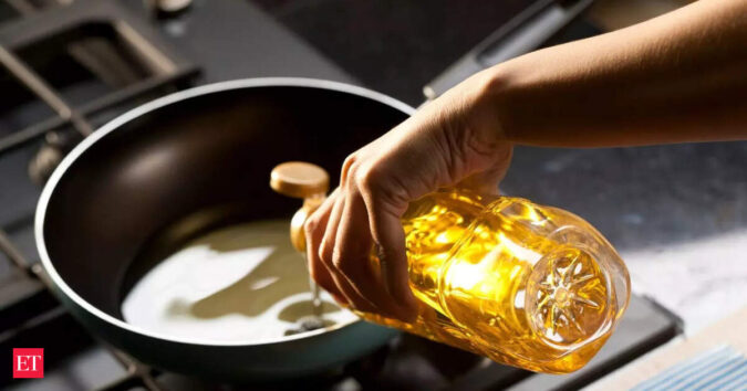 India’s sunflower oil imports to slide to four-year low on price premium ET logo