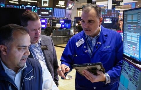 The dollar rose slightly but remained within its recent range in holiday-thinned trade.