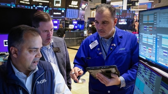 U.S. futures edge up as public holidays dim trading| Business News The dollar rose slightly but remained within its recent range in holiday-thinned trade.