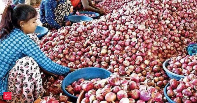 Onion exports to West Asia come to a halt amid escalating tensions Onion exports to West Asia come to a halt amid escalating tensions
