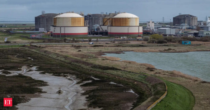 Planning early shipments, exploring alternate routes amid West Asia crisis: Exporters ET logo