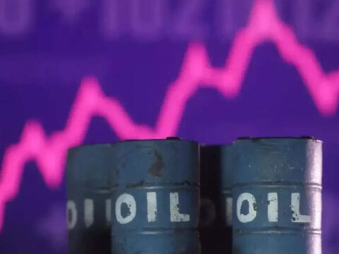 India growth outlook dims as oil tops $100, gas crisis deepens ET logo